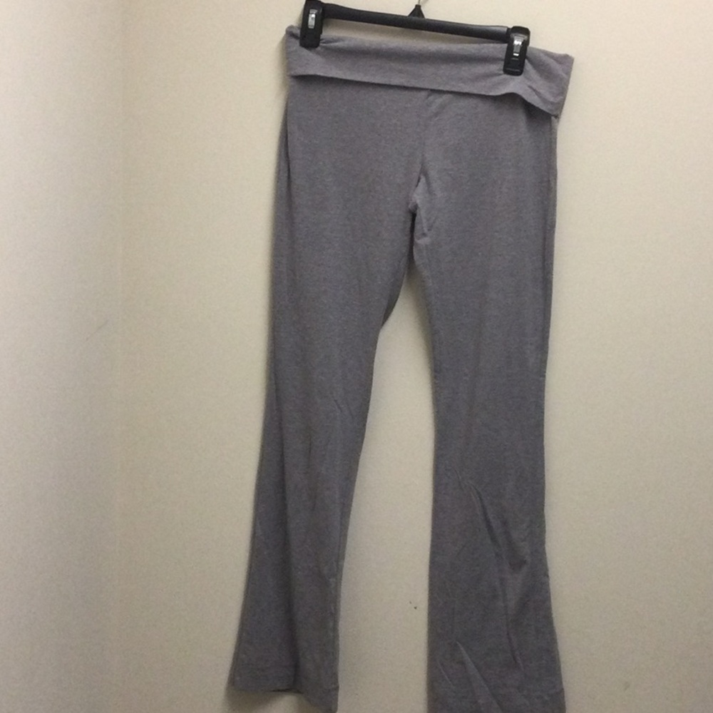 Heather gray yoga pants / flare legging